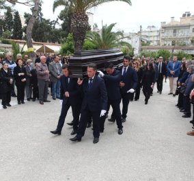 Λάζαρος Λασκαρίδης: Τον "αποχαιρετούν" συγγενείς και φίλοι - Ποιοι πήγαν στην κηδεία του αντιδημάρχου Καλλιθέας (φωτό)