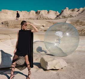 Μήλος: Ωδή στο Σαρακήνικο από την παγκόσμια μόδα - Η Kalogirou σε breathtaking φωτογράφιση μετά τη Louis Vuitton & τον Dior (φωτό)