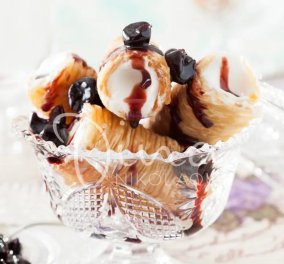 Η Ντίνα Νικολάου μας φτιάχνει: Σαραγλί γεμιστό με παγωτό καϊμάκι - Μοντέρνο και παραδοσιακό συνυπάρχουν σ’ αυτό το απίθανο γλύκισμα!