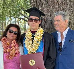 Πιρς Μπρόσναν: Ο καλλονός γιος του, Πάρις στην αποφοίτηση του - Το τρυφερό ενσταντανέ με τους γονείς του (φωτό)
