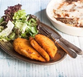 Αργυρώ Μπαρμπαρίγου: Σνίτσελ κοτόπουλο στο φούρνο ή στο τηγάνι - το συνοδεύουμε με πατάτες με κρέμα & τυριά