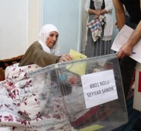 Τουρκία: Με ευτράπελα ο β' γύρος των εκλογών - Η "κινητή κάλπη", η πρόταση γάμου & το αρνί ... (βίντεο)