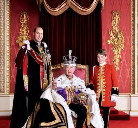 Το πορτρέτο του Βασιλιά της Μ. Βρετανίας: Κάρολος, πρίγκιπας Γουίλιαμ & ο μικρός Τζορτζ (φωτό)