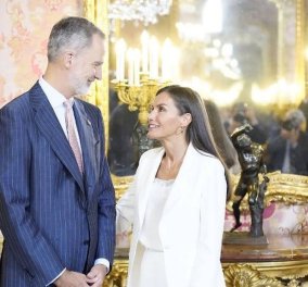 Βασίλισσα Λετίσια της Ισπανίας: Το απόλυτο λευκό κοστούμι, η top καλοκαιρινή της εμφάνιση - Με τι το συνδύασε (φωτό)