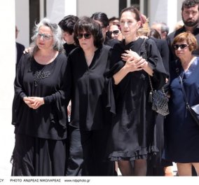 Νόνικα Γαληνέα: Το τελευταίο αντίο στη μεγάλη ηθοποιό - Ποιοι πήγαν στην κηδεία της (φωτό - βίντεο)