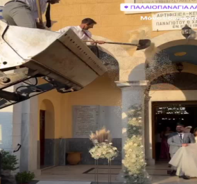 Ε, αυτός ο γάμος στη Λακωνία θα ριζώσει σίγουρα: Έριχναν στο ζευγάρι ρύζι με τα φτυάρια - Δείτε τι σκαρφίστηκαν οι φίλοι του γαμπρού (βίντεο)