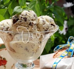 Ντίνα Νικολάου: Παγωτό γιαούρτι στρατσιατέλα - απολαυστικό, σπιτικό και χωρίς παγωτομηχανή