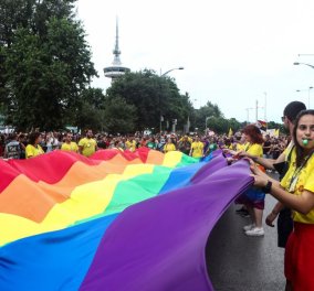 11ο Thessaloniki Pride: Ανήλικοι πέταξαν πέτρες και «γιούχαραν» τους συμμετέχοντες - Τους απομάκρυνε η αστυνομία (φωτό)