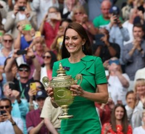 Πριγκίπισσα Κέιτ: Με πράσινο midi φόρεμα έδωσε το τρόπαιο στον νικητή του Wimbledon - Ασορτί σκουλαρίκια & εξαιρετικό στιλ για τη μοναδική royal (φωτό - βίντεο)