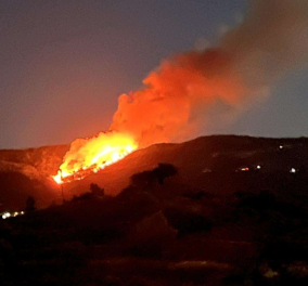 Μάχη με τις φλόγες στη Χίο: 9 αεροπλάνα κάνουν ρίψεις από το πρωί, εκκενώθηκαν χωριά - Από τροχαίο η πυρκαγιά (φωτό & βίντεο)