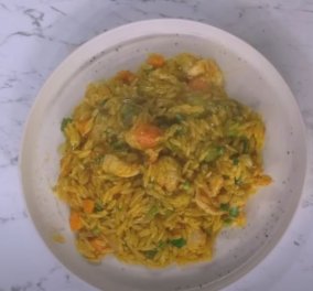Άκης Πετρετζίκης: Κριθαράκι με γαρίδες και κρόκο Κοζάνης - Ένα λαχταριστό πιάτο, γεμάτο αρώματα (βίντεο) 