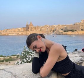 Κλέλια Ανδριολάτου: Σαν σταρ του Χόλυγουντ σε Φεστιβάλ Κινηματογράφου στη Μάλτα - Glamorous κοσμήματα & μαύρο έξωμο φόρεμα (φωτό - βίντεο) 