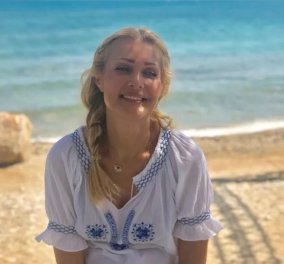 Νατάσα Θεοδωρίδου: Ποζάρει ανέμελη με φόντο τη θάλασσα - Έβαλε το πιο καλοκαιρινό boho μπλουζάκι (φωτό)