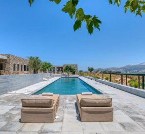 Villa Nestor: Ένας μαγικός χώρος στην Αντίπαρο που υπόσχεται τις πιο ξεκούραστες διακοπές - 7 δωμάτια, 6 μπάνια και outdoor πισίνα με θέα το νησί (φωτό)