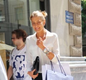 Τατιάνα Μπλάτνικ: Το απόλυτο office look και το καλοκαίρι! Με λευκό διαχρονικό πουκάμισο & μαύρες γόβες (φωτό)