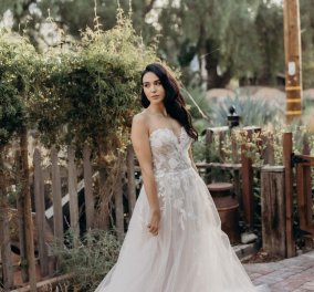 Το νυφικό με τα 3 εκατ. views: Η νύφη μοιάζει με πριγκίπισσα - Εκατοντάδες διαμάντια λαμποκοπούν πάνω στο φόρεμα
