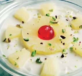 Η Αργυρώ Μπαρμπαρίγου μας μαγειρεύει: Δροσερό γιαουρτογλυκό με ανανά - Εύκολη συνταγή - Απολαυστική γεύση