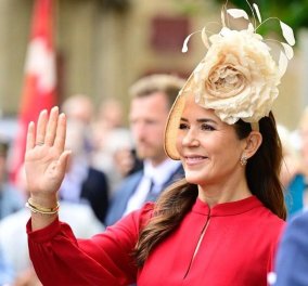 Πριγκίπισσα Μαίρη της Δανίας: Εκθαμβωτική με κατακόκκινο φόρεμα στο πλευρό του συζύγου της, Φρειδερίκου - Το grande καπέλο όμως έκλεψε την παράσταση (φωτό - βίντεο) 