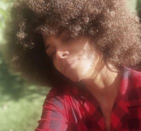 Χάλι Μπέρι: Ποζάρει με αφάνα στο Instagram! Αναδεικνύει την αφροαμερικανική καταγωγή της!