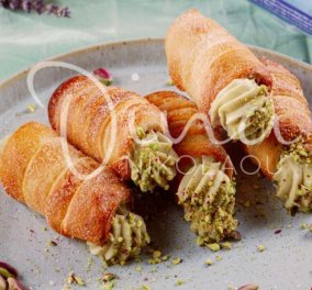 Ντίνα Νικολάου: Cannoli με κρέμα φυστικιού -  η βουτυράτη σφολιάτα τα κάνει εθιστικά!