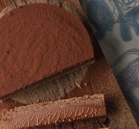 Ο Στέλιος Παρλιάρος μας φτιάχνει: Τούρτα με σοκολάτα και φυστικοβούτυρο - Απολαυστική γεύση
