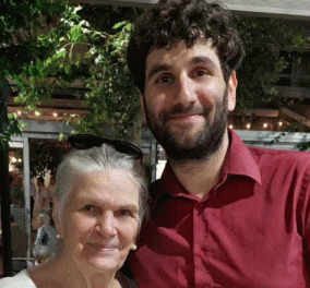 Κωνσταντίνος Χαρδαβέλλας: Με τη γιαγιά του παρέα δηλώνει υποψηφιότητα ο γιος του δημοσιογράφου και της Μαρίας Παναγοπούλου 