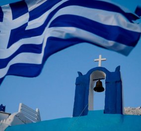 Αποχαιρετάμε το καλοκαίρι με θαυμάσιες φωτογραφίες από τις εκκλησίες της Σαντορίνης - Η άλλη όψη του ελληνικού νησιού
