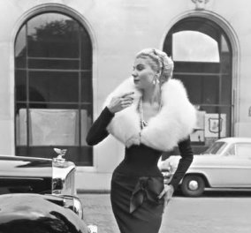 35 vintage φωτό μόδας του '50: Όταν η μέση ήταν δαχτυλίδι, η θηλυκότητα δεν περνούσε από το νυστέρι του πλαστικού & η γούνα ήταν μινκ 