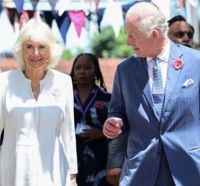 Η Βασίλισσα Καμίλα με σικ λευκό φόρεμα & διαμαντένια καρφίτσα στο πλευρό του Βασιλιά Καρόλου: Η ιστορική επίσκεψη των royals στην Κένυα