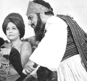 Vintage pic: Όταν η Ρένα Βλαχοπούλου έπαιξε στην ίδια σκηνή με τον Μάνο Χατζιδάκι - Θυμάστε την παράσταση;