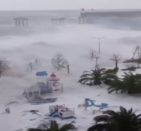 Βίντεο: Γιγάντια κύματα πνίγουν την Κριμαία - Η «καταιγίδα του αιώνα» χτύπησε τη Ρωσία