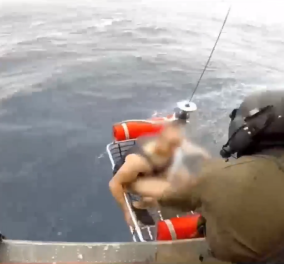 Βύθιση πλοίου στην Λέσβο: Άκαρπες οι έρευνες για τους 12 αγνοούμενους - Εντυπωσιακό βίντεο με τη διάσωση ενός ναυαγού