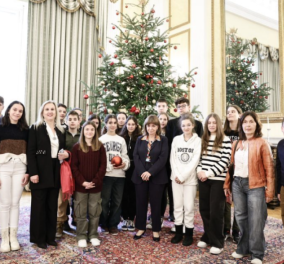 Μαθητές από τον Βόλο στόλισαν το Χριστουγεννιάτικο δέντρο της Προέδρου της Δημοκρατίας – Δείτε φωτό