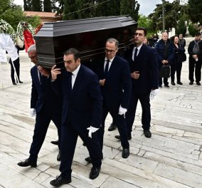Το τελευταίο αντίο στον Γιώργο Μιχαλακόπουλο στο Α' Νεκροταφείο Αθηνών - Ποιοι πήγαν στην κηδεία του σπουδαίου ηθοποιού (φωτό)