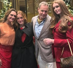  Χριστούγεννα για την Μπρουκ Σιλντς με την οικογένειά της: Σαν δυο σταγόνες νερό η μια της κόρη, ίδια ο μπαμπάς η άλλη 