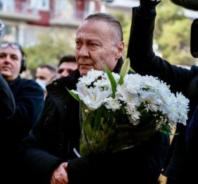 Καρέ - καρέ το λαϊκό προσκύνημα στον άρχοντα του λαϊκού τραγουδιστή Βασίλη Καρρά – Δάκρυσε η Θεσσαλονίκη (φωτό & βίντεο)