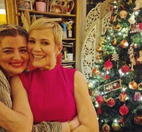 Υπέροχα πέρασε η Μαρία Κίτσου με την Κωνσταντίνα Μιχαήλ - Μπροστά στο χριστουγεννιάτικο δέντρο - "Η αγάπη θα σώσει τον κόσμο" (φωτό)