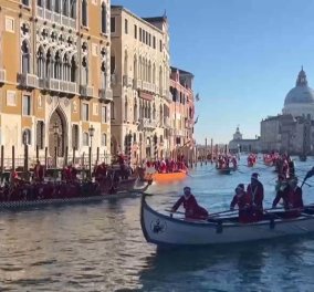 Αϊ-Βασίληδες αφήνουν τα έλκηθρα για τις γόνδολες στην παραδοσιακή Χριστουγεννιάτικη ρεγκάτα της Βενετίας! (βίντεο)