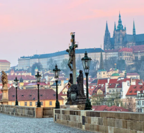 Ζήστε τις γιορτές που ονειρεύεστε στην Πράγα: 5 μέρες στην Καστρούπολη - Κάρλοβυ Βάρυ 
