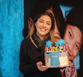 Η Έλενα Παπαρίζου έγινε 42 ετών! Η τούρτα-έκπληξη της Unicef & η ομαδική φωτό - Η συγκίνηση της "διακριτικής" τραγουδίστριας - Κυρίως Φωτογραφία - Gallery - Video