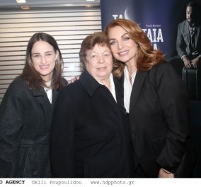 Άντζελα Γκερέκου: Μετά από 26 χρόνια επέστρεψε στο θέατρο! Δίπλα της η μητέρα & η κόρη της, Μαρία Βοσκοπούλου (φωτό) - Κυρίως Φωτογραφία - Gallery - Video
