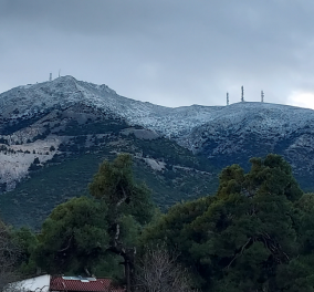 Δείτε φωτό με τη χιονισμένη Πεντέλη από την πλευρά του Διονύσου: Η κακοκαιρία «Avgi» χτυπά την Αττική – Το νέο έκτακτο δελτίο από την ΕΜΥ (βίντεο) - Κυρίως Φωτογραφία - Gallery - Video