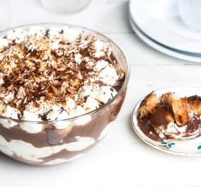 Αργυρώ Μπαρμπαρίγου: Εύκολη συνταγή για σούπερ προφιτερόλ με καραμελωμένα κρουασανάκια & φανταστική κρέμα σοκολάτας!