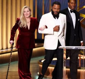 Christina Applegate: Υποβασταζόμενη εμφανίστηκε στην σκηνή των βραβείων Emmy - Πάσχει από σκλήρυνση κατά πλάκας (βίντεο) - Κυρίως Φωτογραφία - Gallery - Video