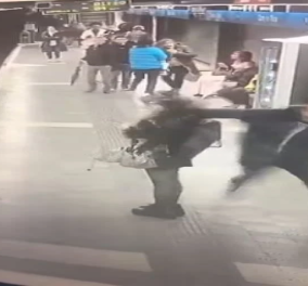 Δείτε βίντεο από την επίθεση άντρα σε μετρό στην Βαρκελώνη: Ρίχνει μπουνιές σε γυναίκες και τις πετά στο έδαφος  - Κυρίως Φωτογραφία - Gallery - Video