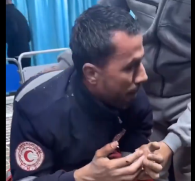Ο πόλεμος σε μια εικόνα! Καταρρέει ο Παλαιστίνιος νοσοκόμος πατέρας μόλις μαθαίνει ότι σκοτώθηκε το παιδί του – 4 μήνες μετά το ξέσπασμα των βομβαρδισμών στη Γάζα (βίντεο) - Κυρίως Φωτογραφία - Gallery - Video
