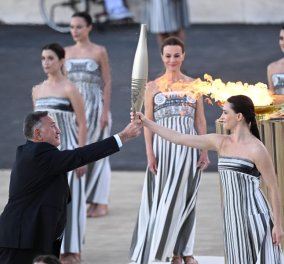 Δείτε εντυπωσιακές φωτό & βίντεο από τη τελετή παράδοσης της Ολυμπιακής Φλόγας για το Παρίσι: Μάγεψε η Νάνα Μούσχουρη - Όσα έγιναν στο Παναθηναϊκό Στάδιο