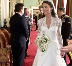 Αξέχαστη στιγμή: Όταν η Πριγκίπισσα Kate επέστρεψε στο παλάτι με το παραμυθένιο νυφικό της – Είχε μόλις βγει στο μπαλκόνι να χαιρετήσει τα πλήθη (φωτό & βίντεο)