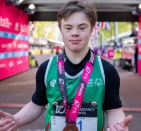 Ρεκόρ Guinness! Ο 19χρονος Martin γίνεται ο νεαρότερος άνθρωπος με σύνδρομο Down που τερματίζει Μαραθώνιο -"Ο κόσμος τον επευφημούσε" (φωτό-βίντεο)