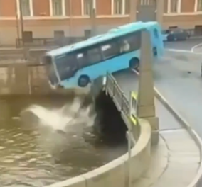 Δείτε το σοκαριστικό βίντεο: Λεωφορείο στην Αγία Πετρούπολη χάνει τον έλεγχο & πέφτει στο ποτάμι – 4 νεκροί & 6 τραυματίες 